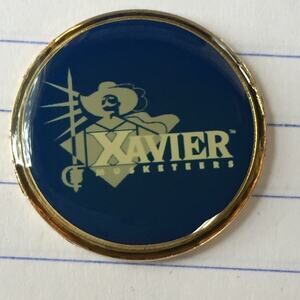Vintage Xavier Musketeers  golf ball marker‎